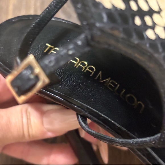 Tamara Mellon
Water Snake Cutout Accent Gladiator Sandals size 8 - Picture 13 of 15